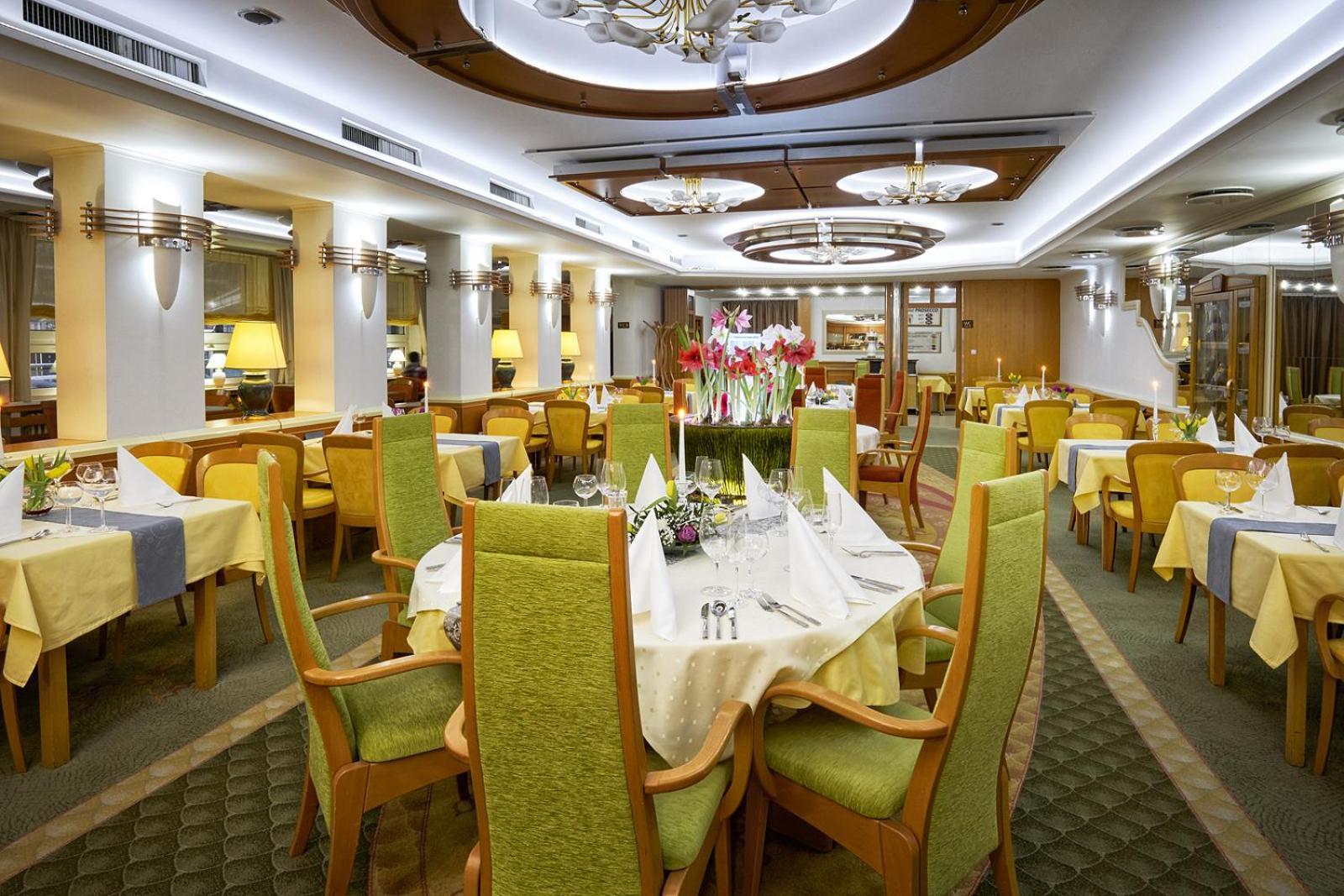Rožnov pod Radhoštěm Hotel Eroplan מראה חיצוני תמונה