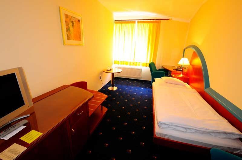 Rožnov pod Radhoštěm Hotel Eroplan מראה חיצוני תמונה