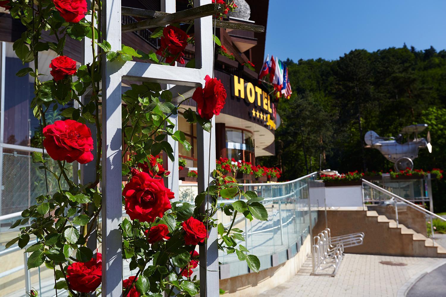 Rožnov pod Radhoštěm Hotel Eroplan מראה חיצוני תמונה