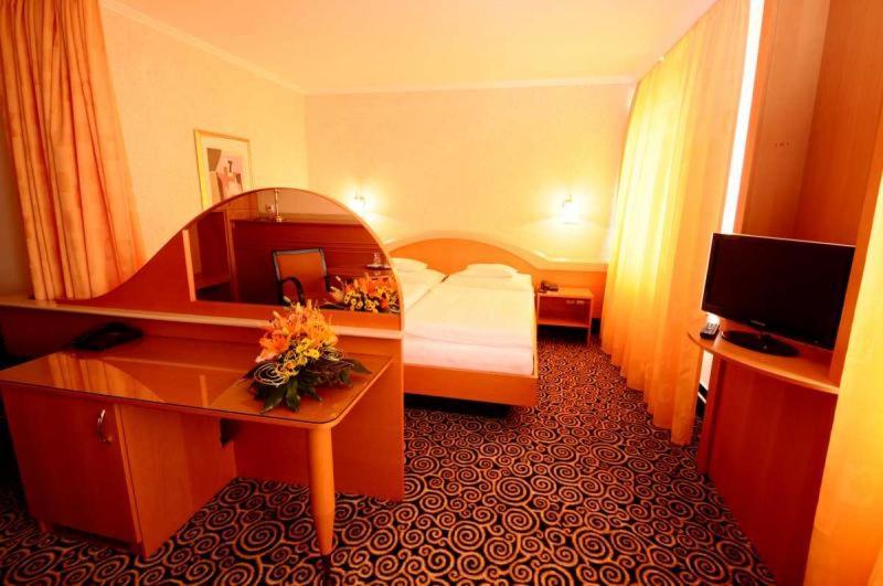 Rožnov pod Radhoštěm Hotel Eroplan מראה חיצוני תמונה